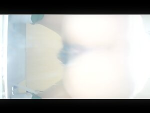 精品厕拍《顶级颜值》美女给憋得“我他妈的快拉裤子了”快!赶快脱裤子拉稀